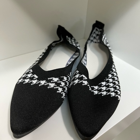 Women’s Houndstooth Flat Shoes - Picture 1 of 4